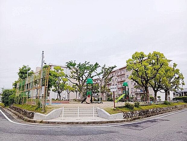 高松団地公園(約828m)