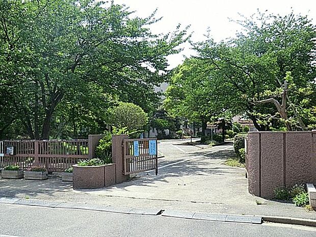 船橋市立湊町小学校(約1,395m)