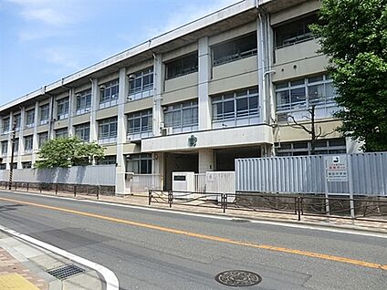 川崎市立稲田中学校 1050m