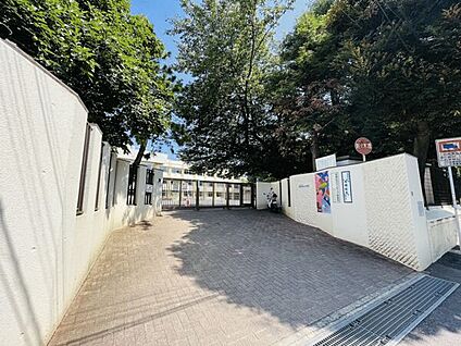 板橋区立板橋第八小学校 424m