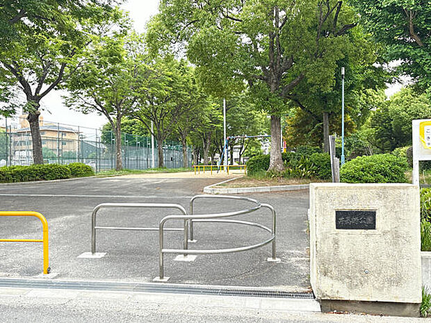 井高野公園(約842m)