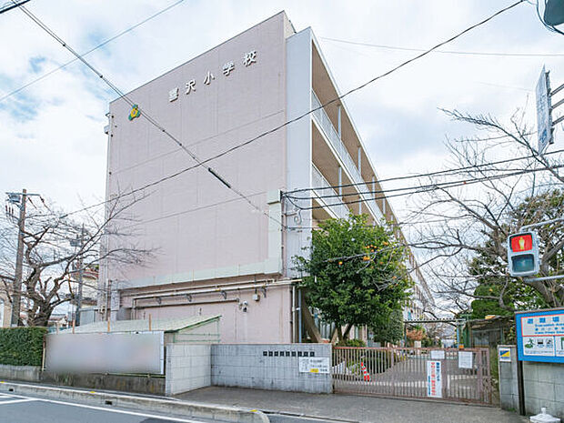 戸田市立喜沢小学校(約343m)