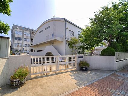 足立区立第十一中学校 1175m