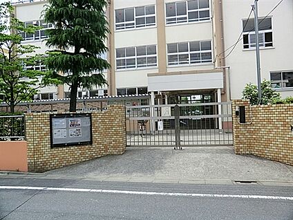 足立区立東伊興小学校 377m