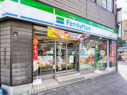 ファミリーマート 王子駅前店 991m