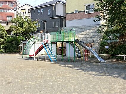 西戸部町二丁目公園 1475m
