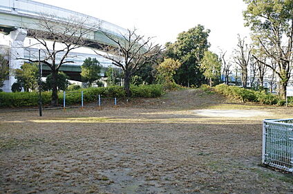 新浪速公園 280m
