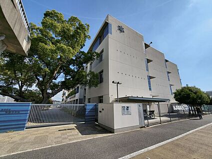 西宮市立浜脇小学校 650m