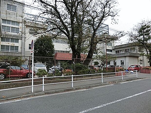 横浜市立万騎が原中学校(約1,438m)
