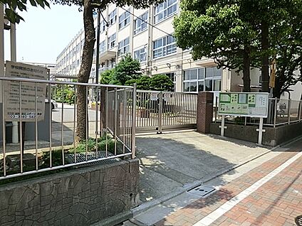 足立区立竹の塚中学校 1060m