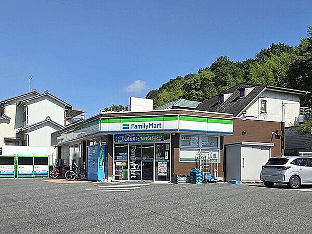 ファミリーマート名東貴船二丁目店(約1,202m)