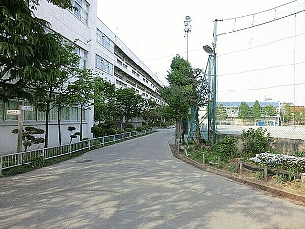 国分寺市立第一中学校(約620m)