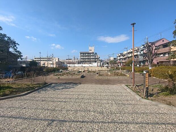 大久保中央公園(約1,142m)