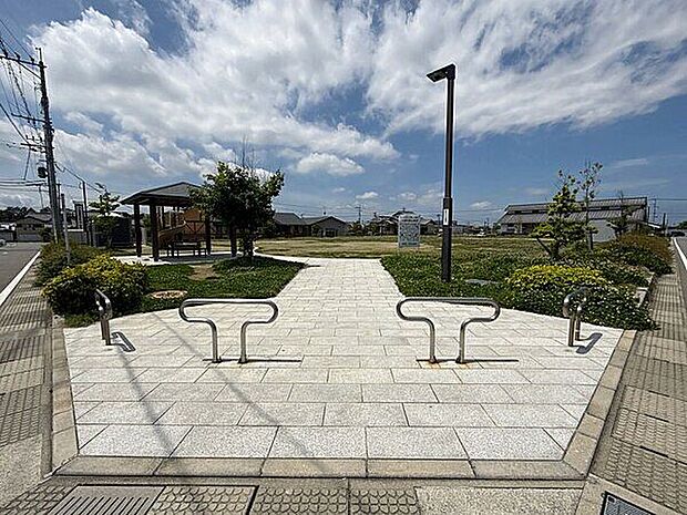 酒殿芝生公園(約1,067m)