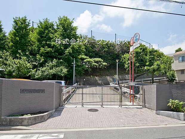 横浜市立上の宮中学校(約1,616m)