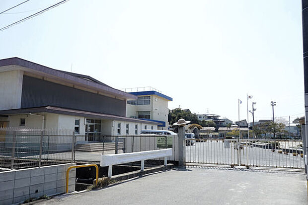 大野城市立大城小学校(約656m)