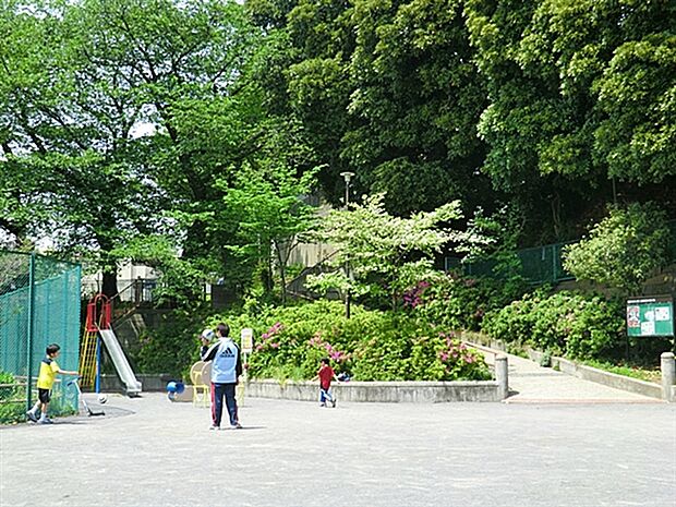 栗田谷公園（約424m）