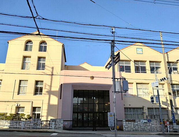 神戸市立西須磨小学校(約179m)