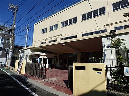 荒川区立第二峡田小学校 174m