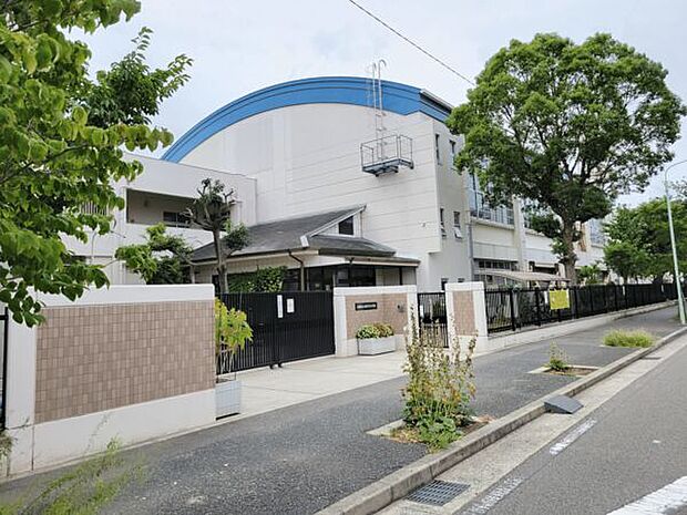 尼崎市立金楽寺小学校（約557m）
