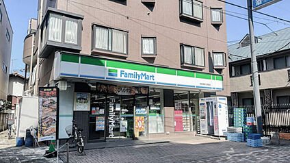ファミリーマート 和泉多摩川駅前店 430m
