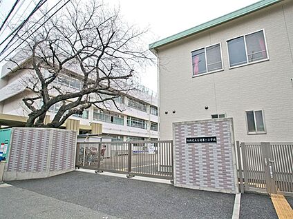板橋区立志村第一小学校 405m