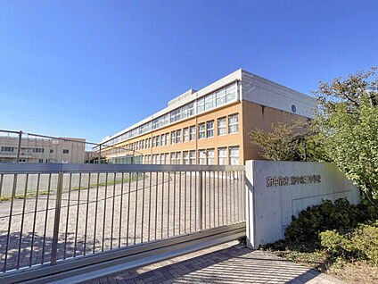 府中市立府中第三中学校 860m