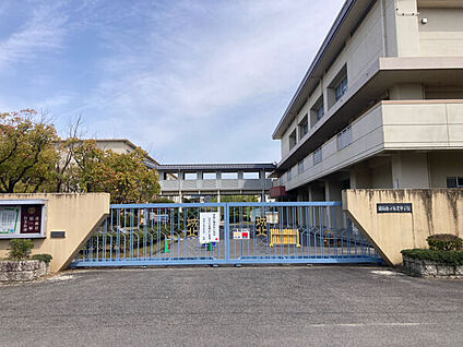 岡崎市立城北中学校 1423m