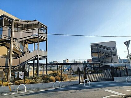 東大阪市立布施小学校 909m