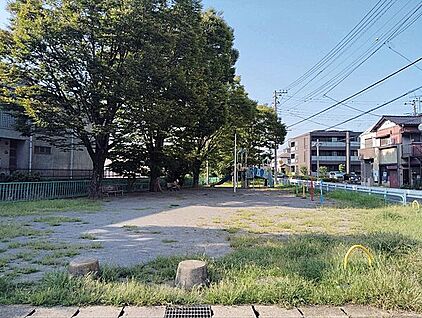 中溝公園 622m