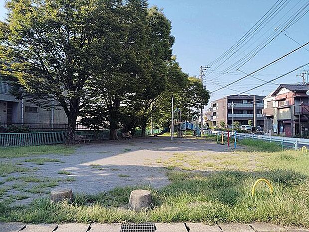 中溝公園(約622m)