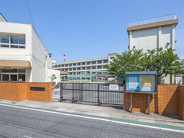 葛飾区立亀有中学校(約645m)