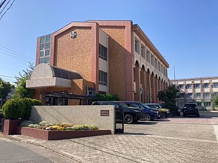 名古屋市立八幡中学校 555m