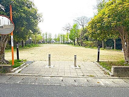 野中公園 ふれあい広場 752m