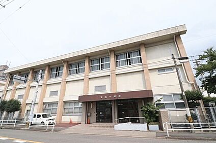 西区休日急病診療所 726m