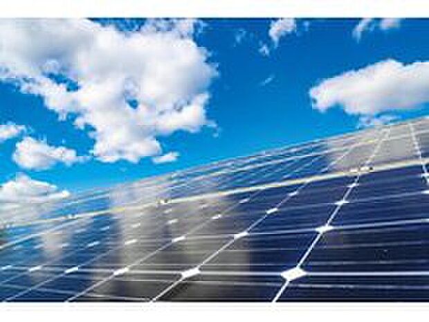 【太陽光パネル】太陽の力を利用して電気を生み出す、太陽光発電システムを全邸に標準装備しました。発電した電気は我が家で利用できるので、賢く快適な暮らしが叶います。