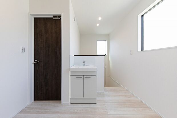 【【No.1】2階洗面】2階ホールにも洗面台を設け、混み合う時間でも安心です。