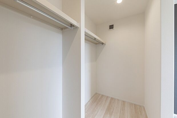 【WIC】2.4帖のWICを設けました。ご家族のお洋服が増えても安心です。