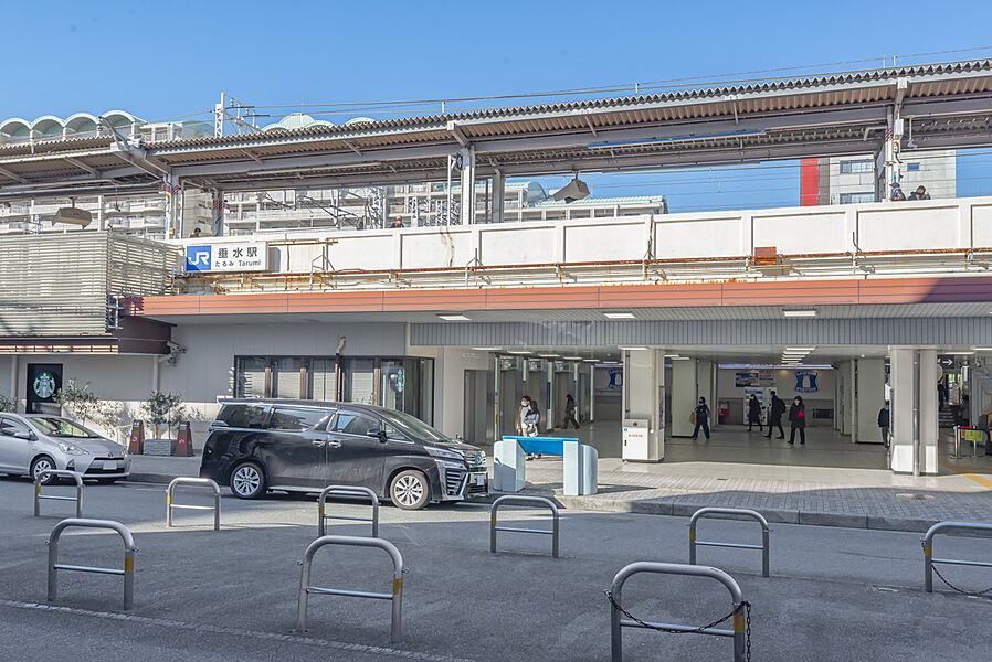 JR神戸線「垂水」駅まで1785m 徒歩約21分、自転車約8分（約1765m～1785m）。通勤に便利な快速停車駅です。快速利用で、「三ノ宮」駅へ約18分、「大阪」駅へ約46分で到着します。ショッピン