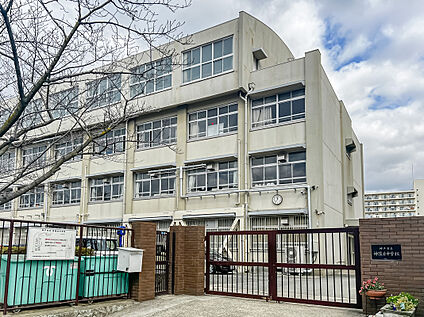 神陵台中学校 約1300～1380m(徒歩17～18分)