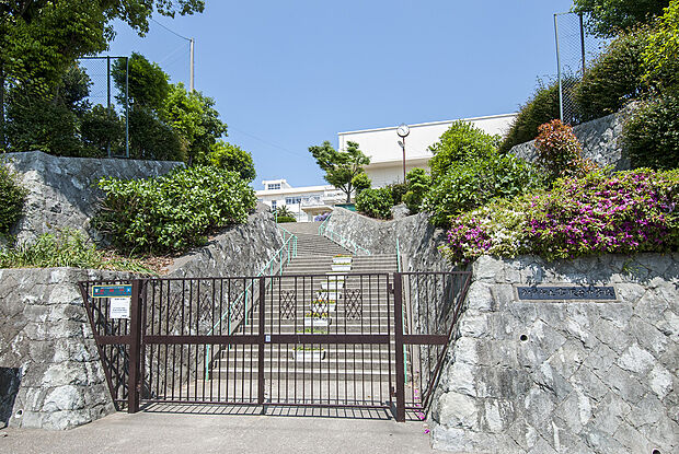 高取台中学校（約420m）