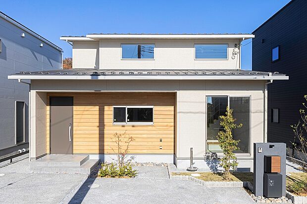 【3号棟】将来1階だけで生活可能な、半平屋プラン。ウォークスルーの玄関収納とファミリークローゼットを備え、ご家族が増えても安心の収納量です。