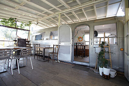 トレーラーハウス銀色 1,198～1,330m(15～17分)