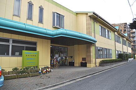 徒歩9分
「明るいのびのびした丈夫な子」を保育方針に掲げ、季節感を体験し、収穫の喜びを味わう梨狩りや、さつま芋掘りを実施しています。 