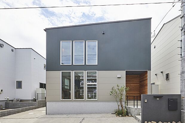 【木ここち家ラボ　参考プラン】【同じプランでご建築いただけます】～太陽光・蓄電池標準搭載ZOOT( 8×8プラン）～
プロが厳選した色や仕様から、お好きなものをお選びいただけます。