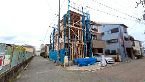北側と東側の二方が道路に面した開放感のある立地につき、陽当り・通風良好です！