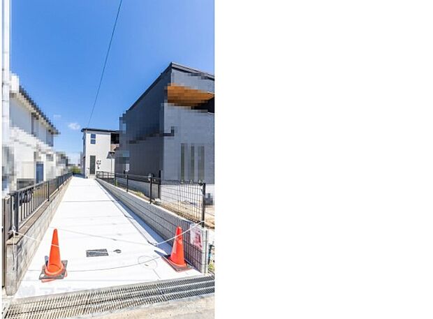 【【専用通路】】カースペースは2台分ございます。(車種による)