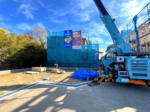 【前面道路含む現地写真【11号地】】駐車スペース２台ございます。（車種による）