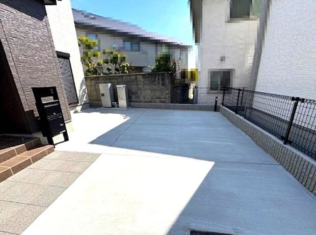 【【11号地・カースペース】】駐車スペース2台ございます。(車種による)