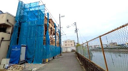 【前面道路を含む現地写真】